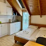 Ajo Apartments - Alte Donau Lake View Balcony Studio - Self-Check-In
