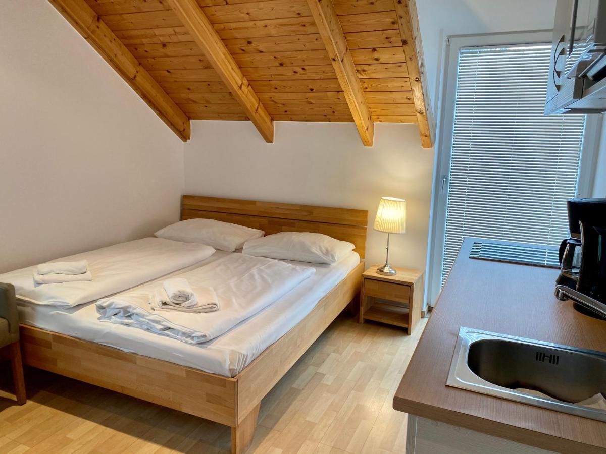 Ajo Apartments - Alte Donau Lake View Balcony Studio - Self-Check-In * Wien