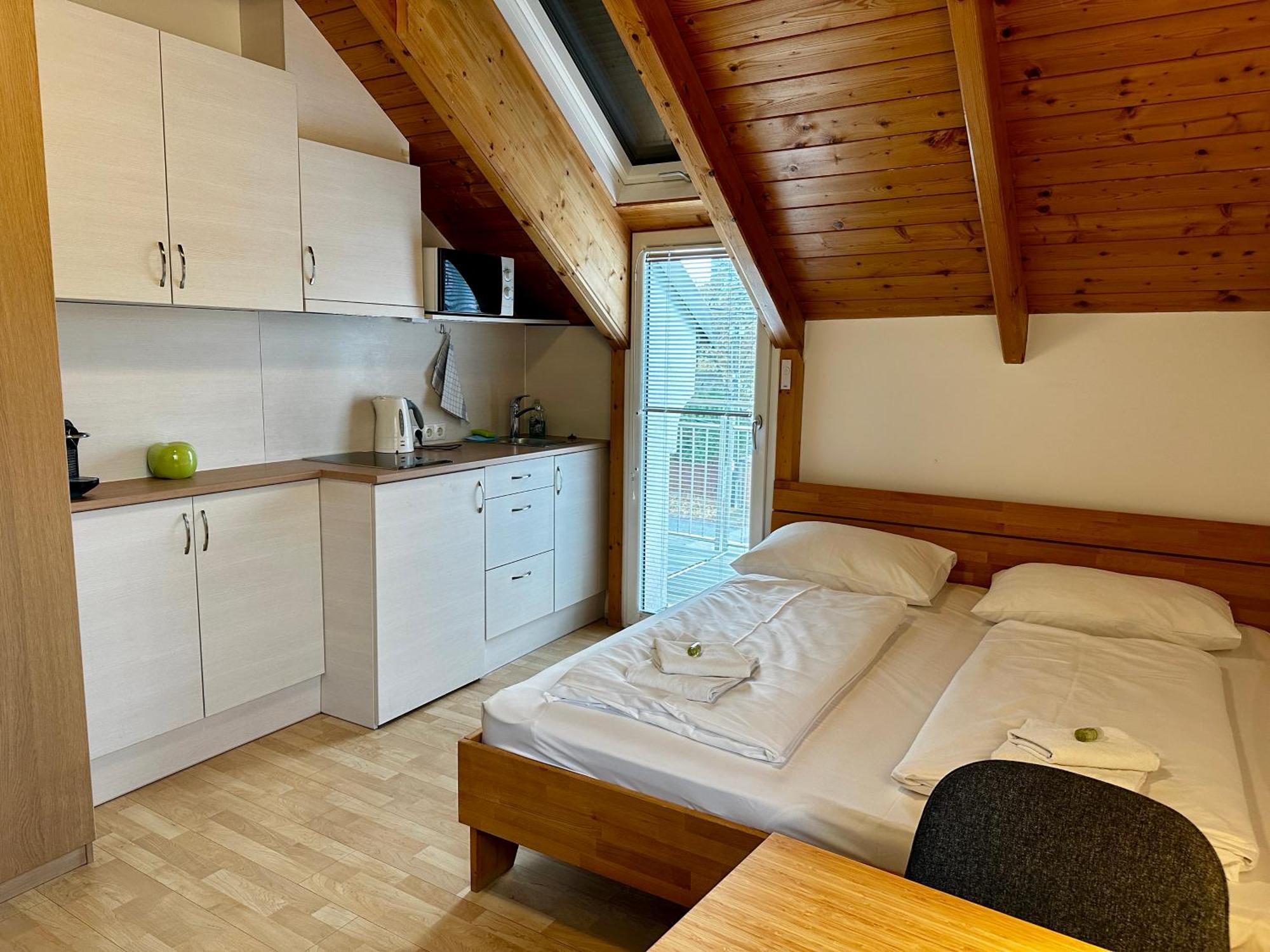 Ajo Apartments - Alte Donau Lake View Balcony Studio - Self-Check-In Wien